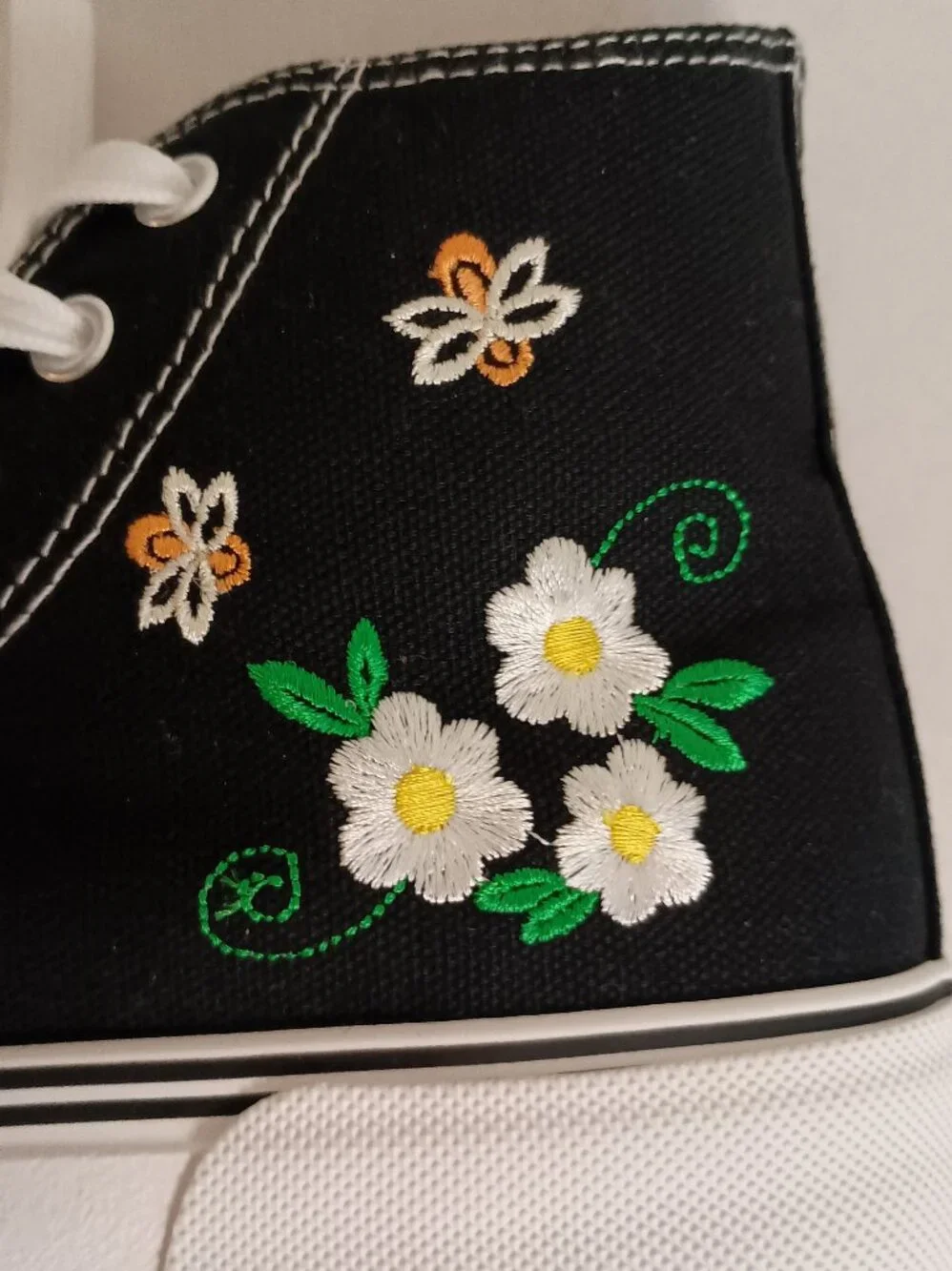 Black Embroidered Floral High Top Sneakers Women’s Size 8 NWOT - Picture 6 of 13